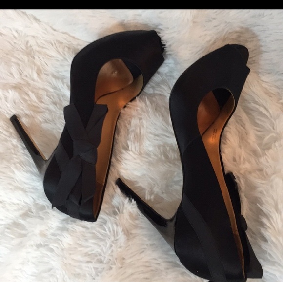 Shoes - Badgley Mischka Black Peep Toe Pumps